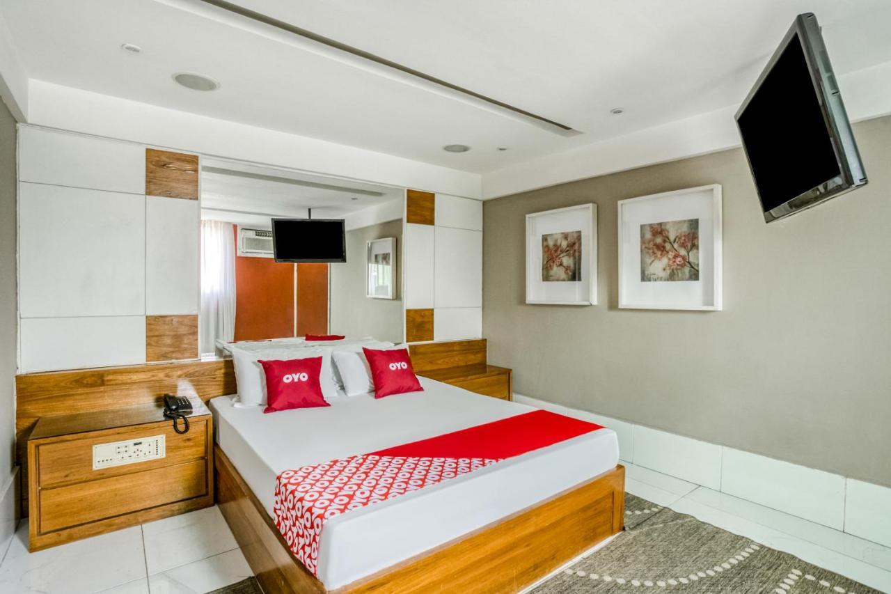 Oyo Nobs Hotel, Сан-Жуан-ди-Мерити Экстерьер фото