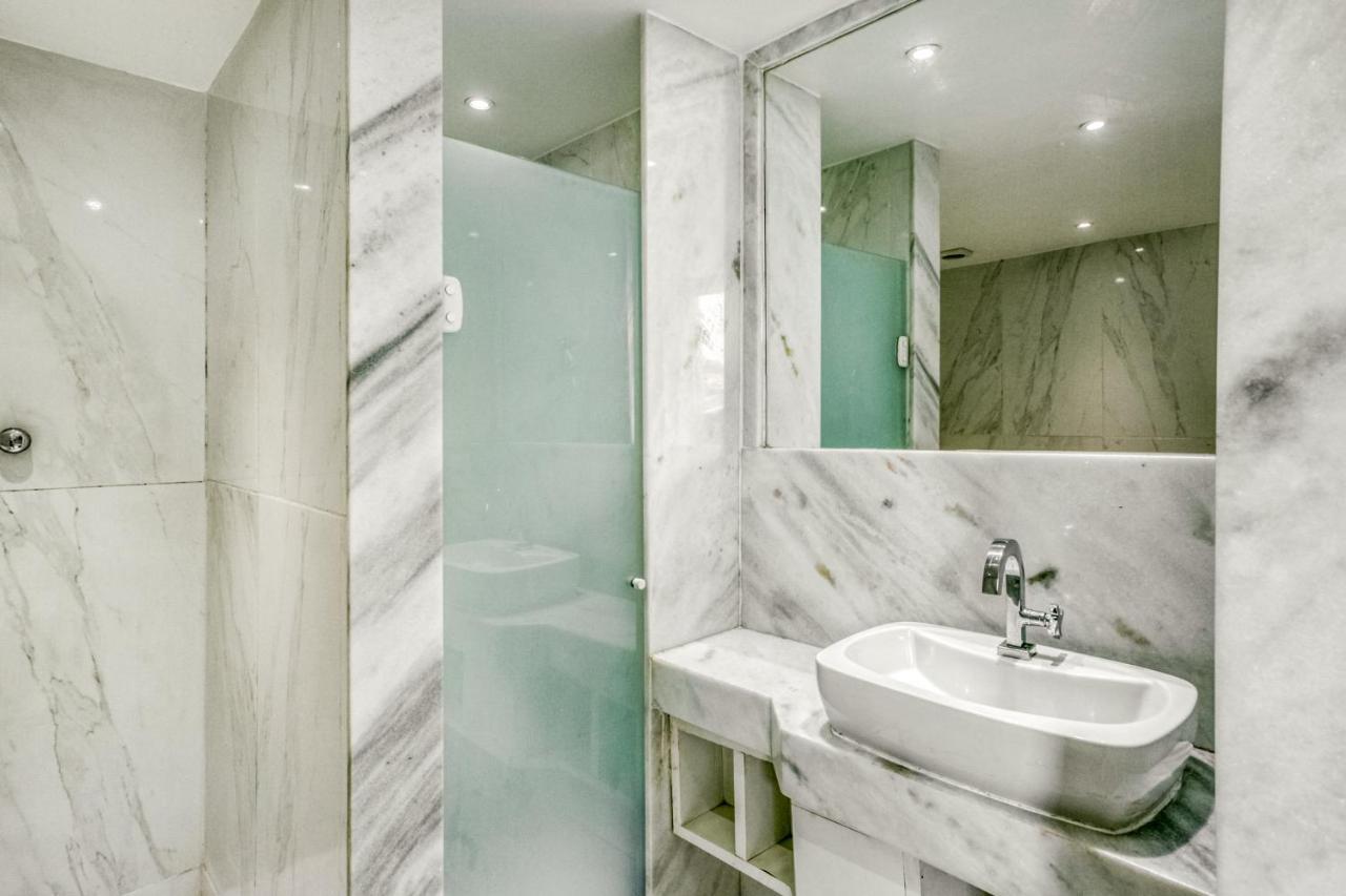 Oyo Nobs Hotel, Сан-Жуан-ди-Мерити Экстерьер фото